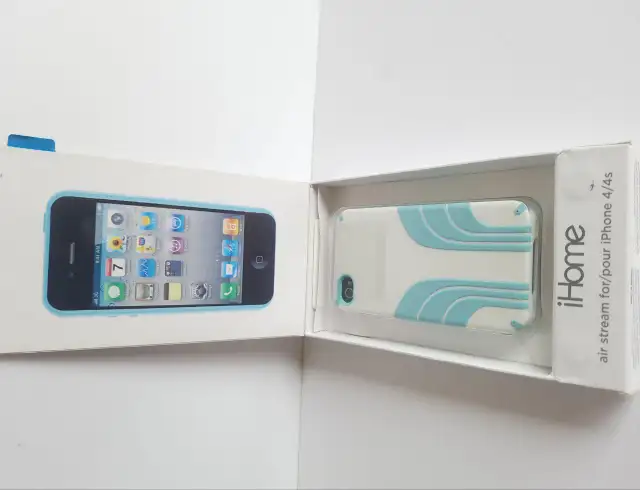 iHome Air Stream Case for iPhone 4/4s - White/Blue in Cell Phone Accessories in Burnaby/New Westminster - Image 3