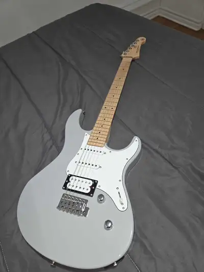 Yamaha Pacifica 112vm , View more