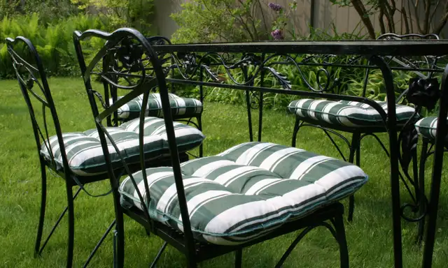 PATIO SET 13 pc REAL Cast Iron in Patio & Garden Furniture in Oakville / Halton Region - Image 3