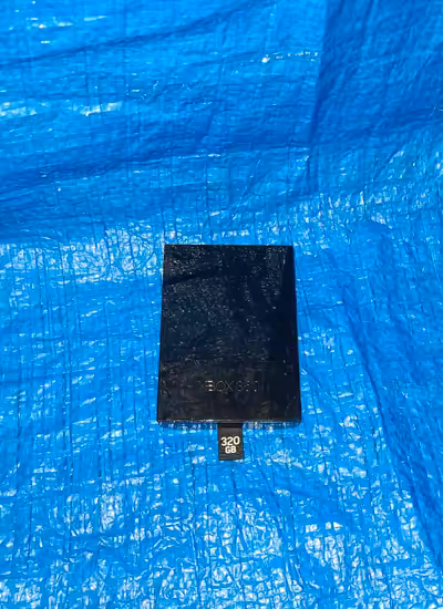 This is a xbox 360 Slim or E hard drive. Works only for xbox 360 systems. No issues. Has been tested...