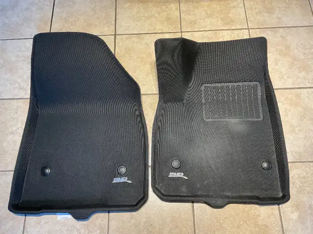 TAPIS AUTO -3D -FIBRE -PRESQUE NEUF in Other in Rimouski / Bas-St-Laurent - Image 2