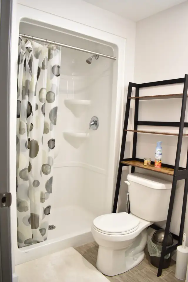 1 LARGE Private Bedroom: Spring 2026 Sublet (May–August) • $1100 in Room Rentals & Roommates in Kitchener / Waterloo - Image 3