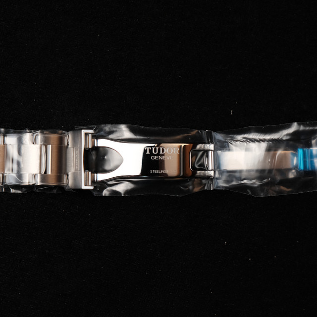 New OEM Tudor Black Bay Fifty-Eight 58 Bracelet 20mm Lug Width in Jewellery & Watches in Edmonton - Image 4
