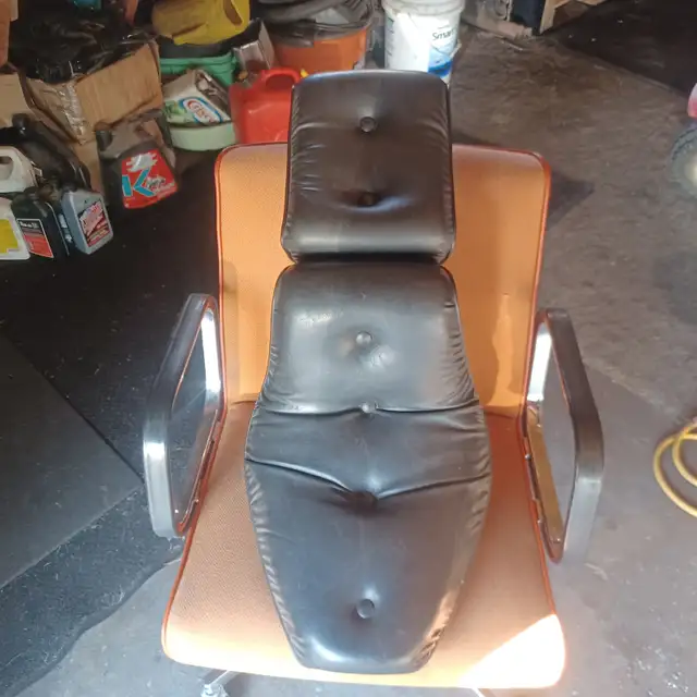 Harley Davidson seats in Motorcycle Parts & Accessories in Edmonton - Image 9