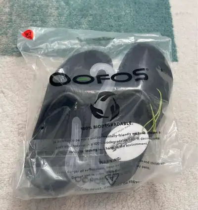NEW Oofos slides women’s 7 men’s 5 Pick up in Erin or meet Georgetown or Brampton