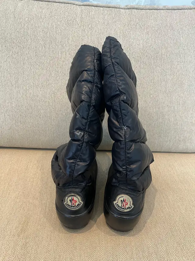 Woman’s black winter boots Moncler in Women's - Shoes in Oakville / Halton Region - Image 3