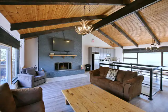 8 bedroom Blue Mountain Short-Term Rental