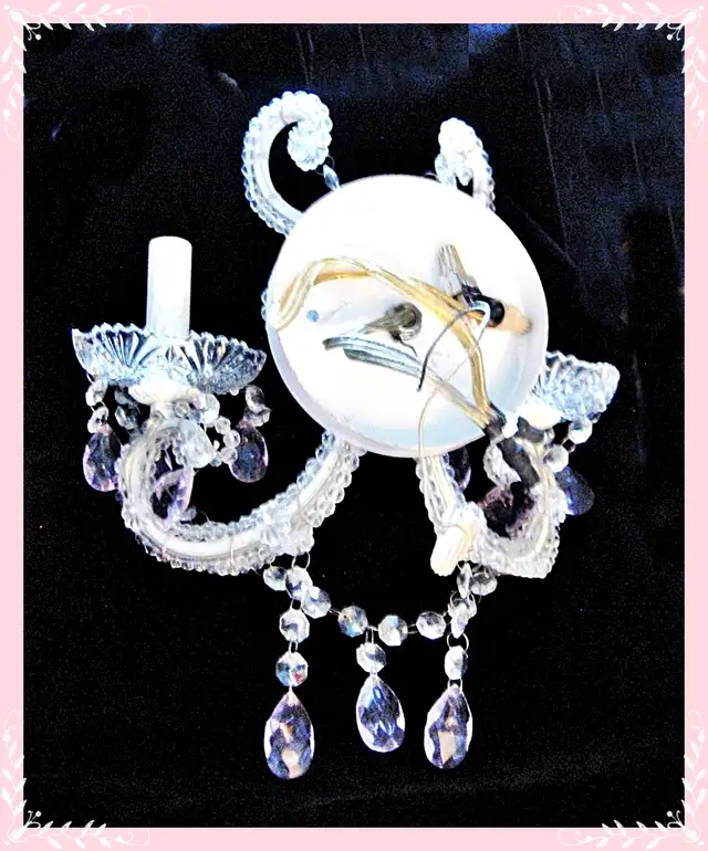 Exquisite white and pink chandelier sconce is accented bobeche in Indoor Lighting & Fans in Oshawa / Durham Region - Image 4