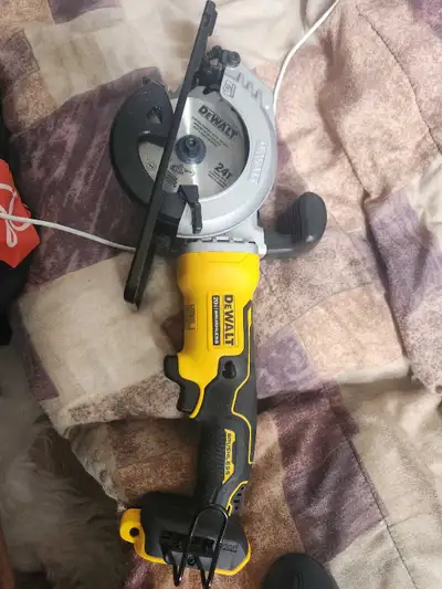 Dewalt 20v 4 1/2" compact circular saw, View more