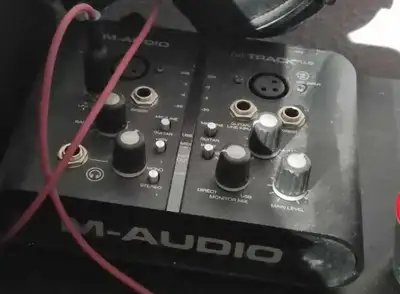 Record professional-quality audio with this used M-Audio M-Track Solo USB audio interface, which fea...