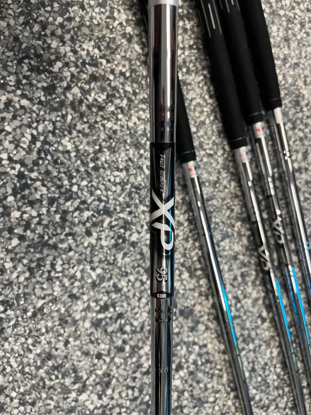 Ping G irons and Hybrid in Golf in Kitchener / Waterloo - Image 4