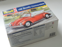 VW BEETLE VINTAGE CONVERTIBLE PLASTIC MODEL KIT BY REVELL