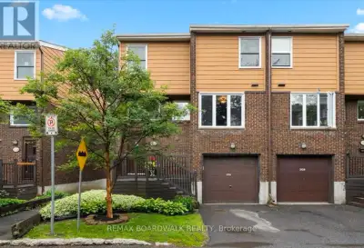 Seeking roommates for a 4Bdr, 2 Living Room, 1.5 Bath townhouse located on Eric Crescent in Pineview...