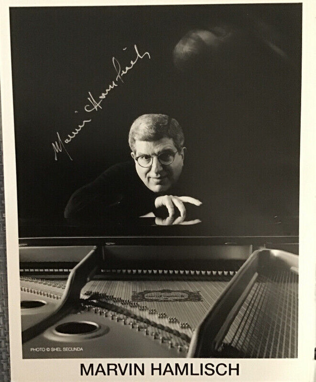 Marvin Hamlish Autographed 8x10 Photo & Index Card dans Art et objets de collection  à Ville de Toronto