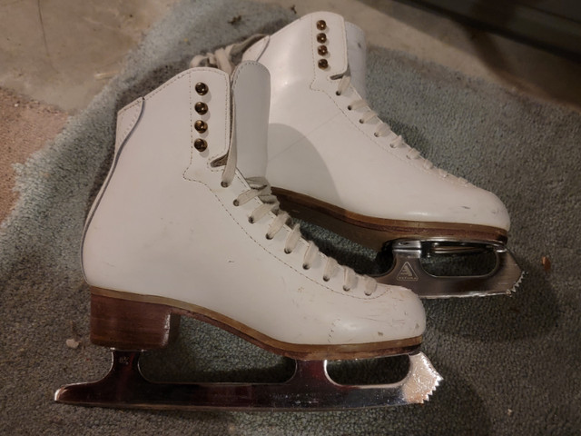 Jackson 2070 Figure Skates Size 4C in Skates & Blades in Ottawa