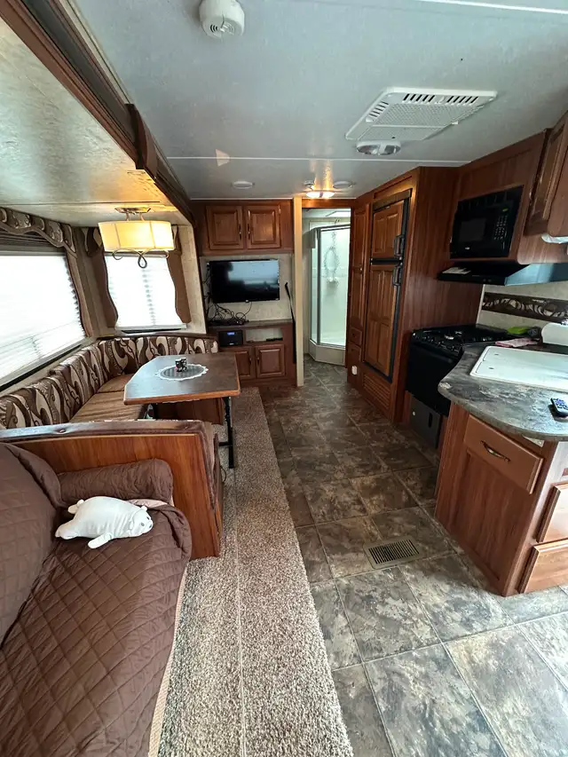 Travel Trailer in Travel Trailers & Campers in Terrace - Image 11