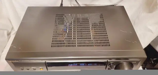 Technics SA-EX410 Stereo Receiver in Stereo Systems & Home Theatre in Mississauga / Peel Region - Image 7