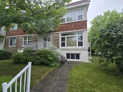 Appartement exceptionnel : magnifique 6 ½ rez-de-chaussée triplex au coin de deux rues (Clark et De...