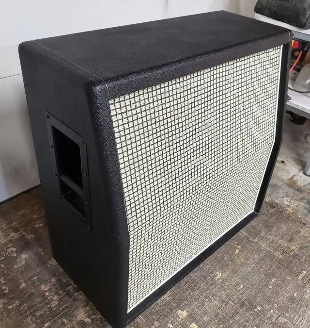 412 vintage British style slant cabinet (Unloaded) in Amps & Pedals in City of Toronto - Image 2