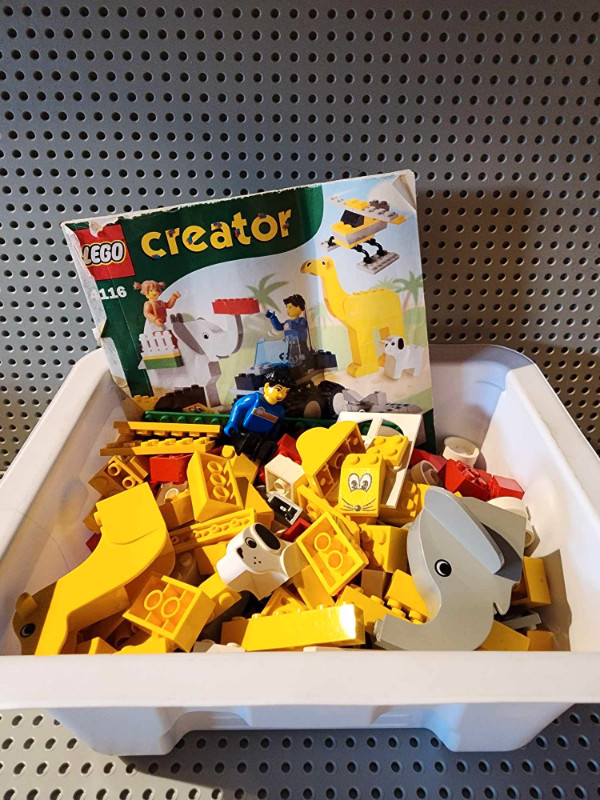 Lego CREATOR 4116 Animal Adventures in Toys & Games in Longueuil / South Shore
