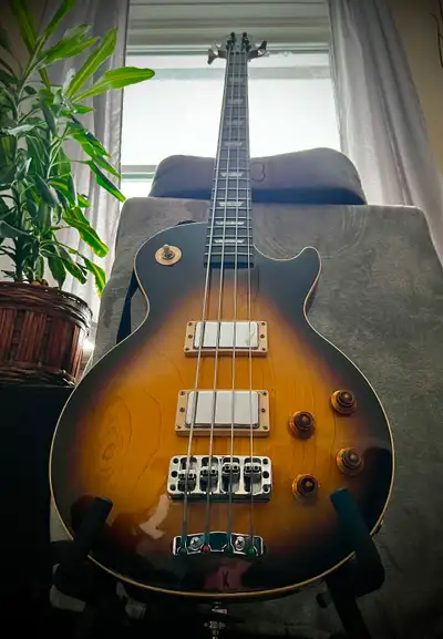 2004 Gibson Les Paul bass, View more
