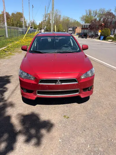 Voiture en bonne état. Roule très bien avec une transmission facile pour une première voiture manuel...