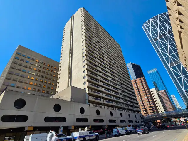 Downtown 1-Bedroom + Den with Indoor Parking