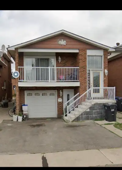 This is a 3-bedroom house featuring a spacious living area, a fully furnished kitchen, and a separat...