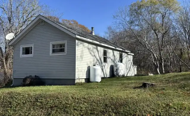 Charming 2-Bedroom Rental on a Spacious Town Lot in Liverpool in Short Term Rentals in Bridgewater - Image 3