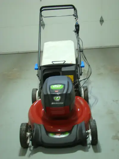 22" self-propelled electric lawn mower used half a dozen times. 6Amp-Hr Battery included.