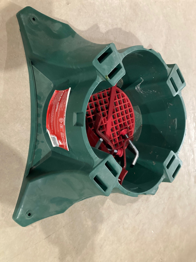 Christmas tree stand in Holiday, Event & Seasonal in Winnipeg
