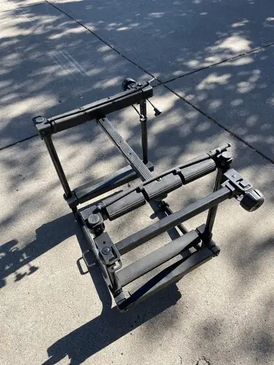 Thule ski and snowboard rack. I’m injured and wont be using it anymore. No deliver, Must pick up. St...