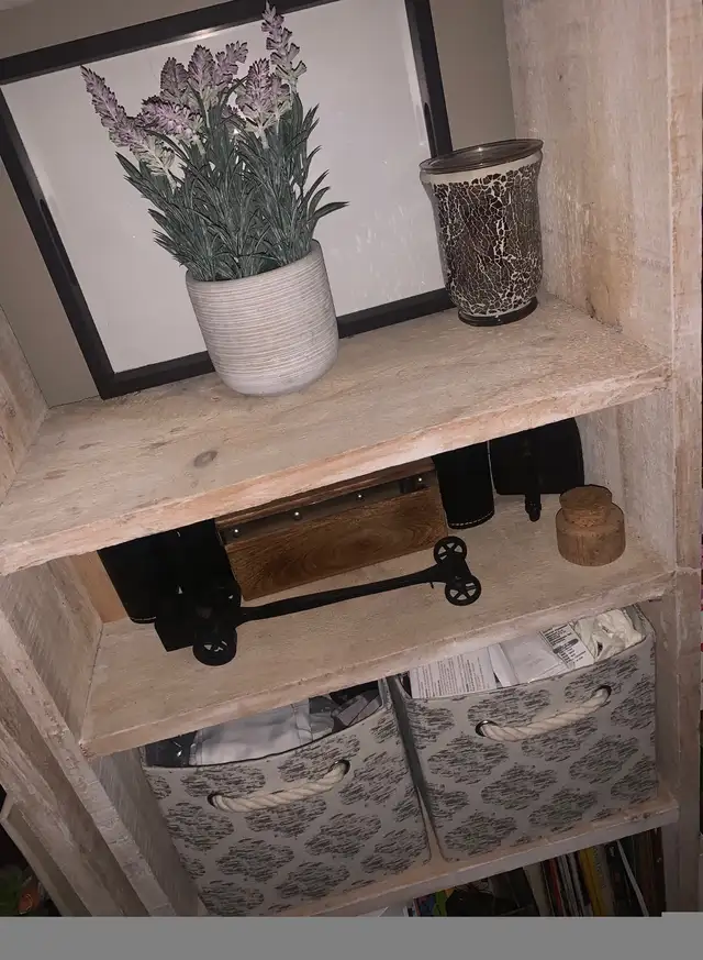 Solid wood Bookshelf in Bookcases & Shelving Units in London - Image 9