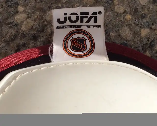 Hockey shin pads in Hockey in Calgary - Image 3