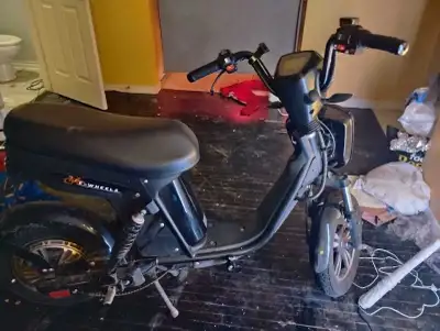 E-Wheels Electric Scooter black , View more