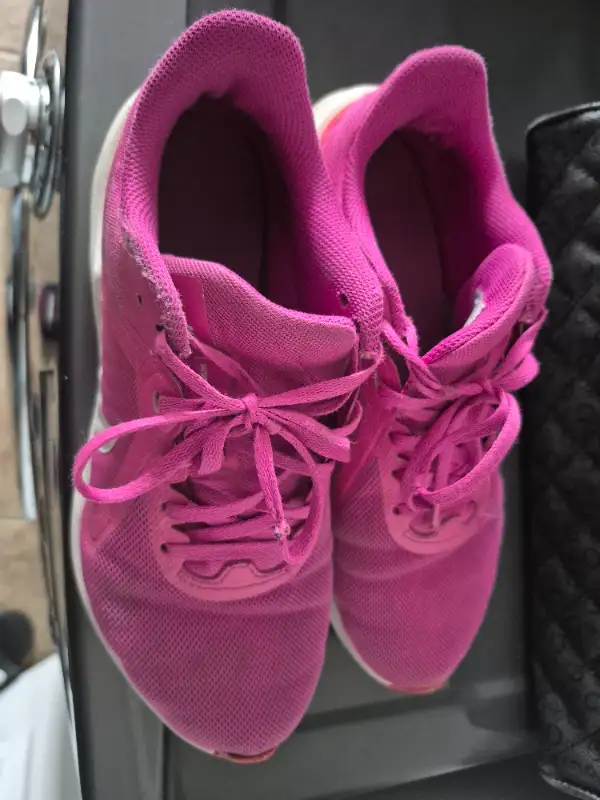 Nike  Running Shoes in Women's - Shoes in Kitchener / Waterloo - Image 2