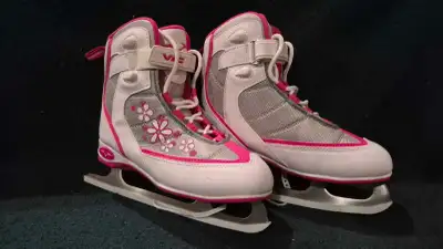 Vic Figure Skates - Size 3, View more