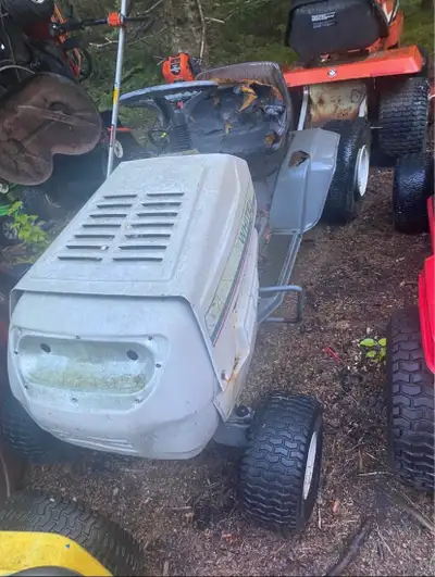 Bonjour je ramasse les vieilles souffleuses et les vieux tracteurs à gazon si vous voulez en débarra...