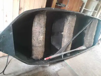 2000 1STARCRAFT 12 FOOT ALUMINUM BOAT ONLY NO MOTOR, NO TRAILER. IT DOES FLOAT. ASKING $400.00 CASH...