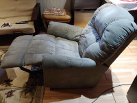 Recliner (used, light color)