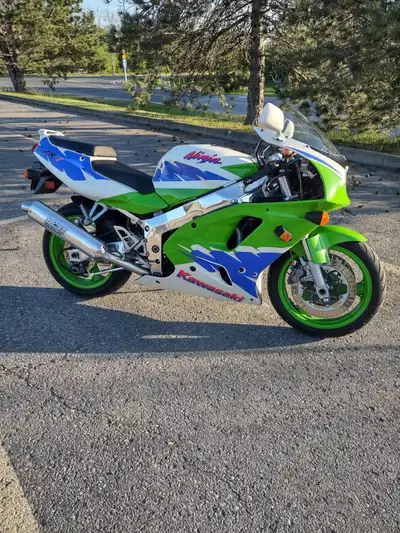 Classic green 1994 ZX 7. Not many around in this condition. It's currently insured for road and no i...