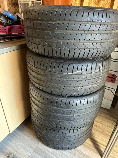 Non négociable 400$ les 4 ou 125$ chaque. 6/32. Bon pour un été au complet. pneu pirelli p zero must...