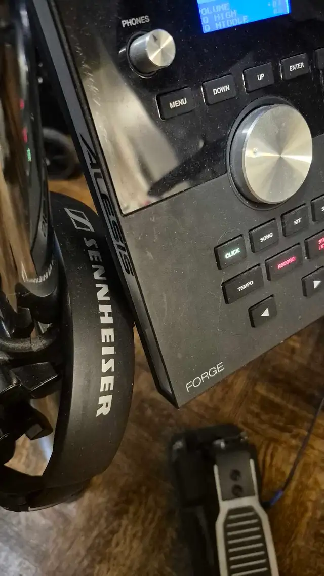 Alesis Forge Drum Kit - with options - upgraded kick/crash headp in Drums & Percussion in City of Toronto - Image 9