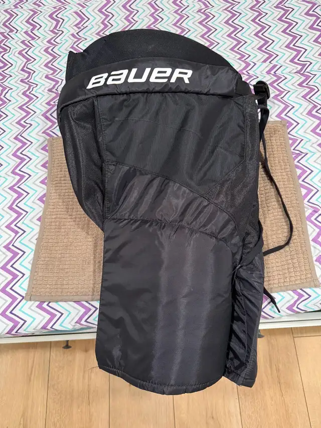 Bauer hockey pants (Senior, Medium) in Hockey in Mississauga / Peel Region - Image 3