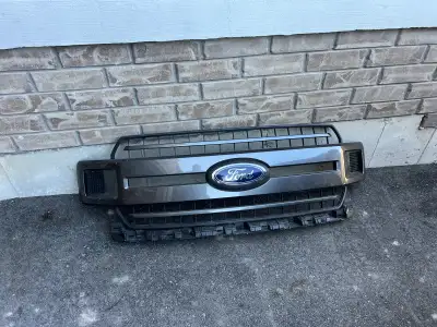 Ford F150 grill in excellent condition