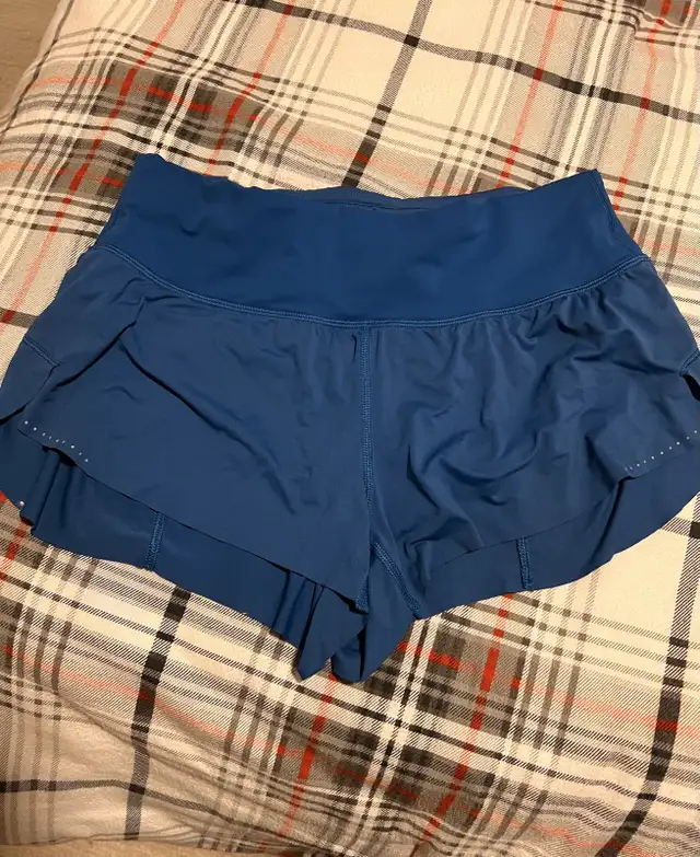 Lululemon Yoga Shorts in Women's - Bottoms in Delta/Surrey/Langley - Image 2