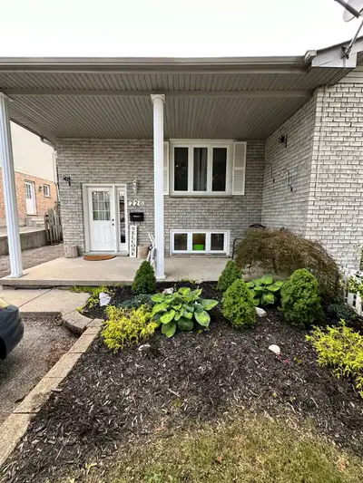 This absolutely beautiful 3 bedroom executive home main floor apartment House in Hespeler Cambridge....