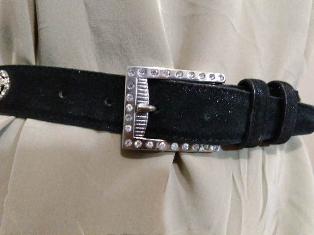 Women Gianni Versace Medusa leather belt in Arts & Collectibles in City of Toronto - Image 3