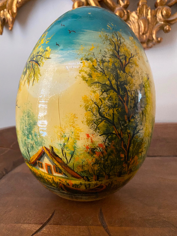 Vtg beautiful oil painted wooden egg in Arts & Collectibles in Markham / York Region - Image 2