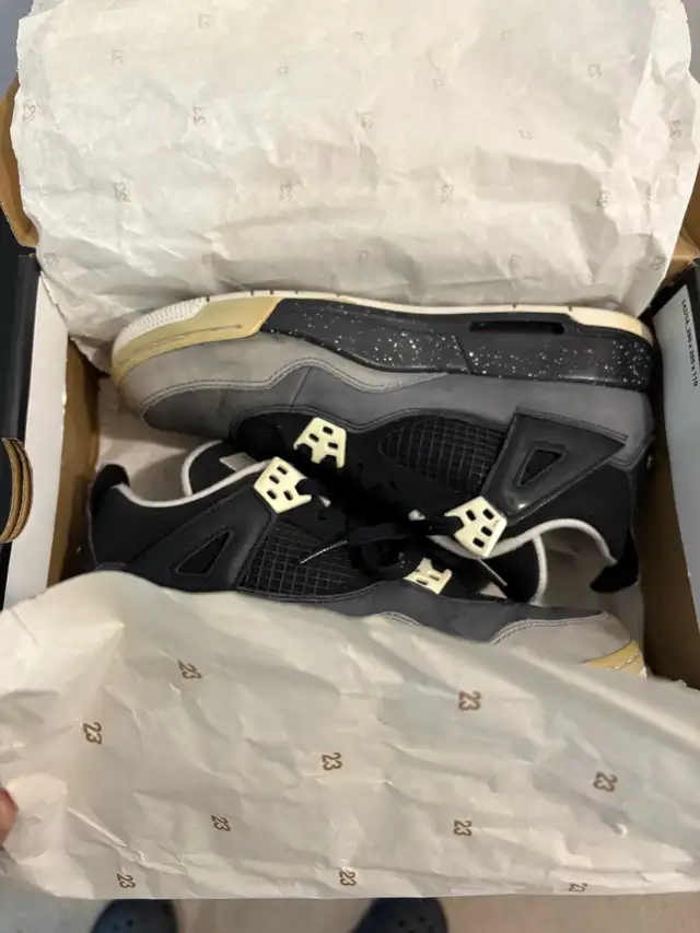 Jordan 4 Retro GS in Men's Shoes in City of Toronto - Image 8